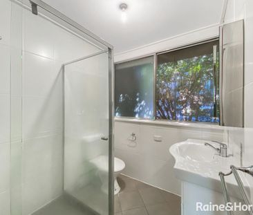 Spacious & Convenient 3 Bedroom Townhouse in a Leafy Setting - Photo 4