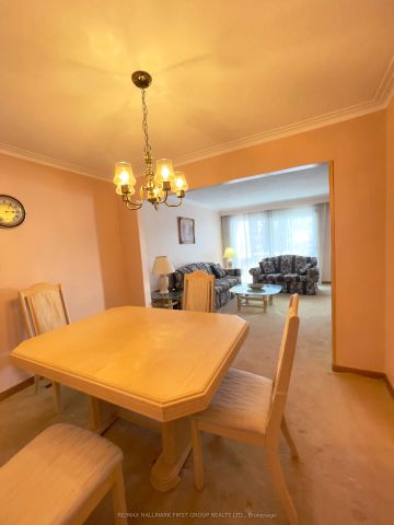 23 St. Paschal Court N #Room #1 - Photo 3