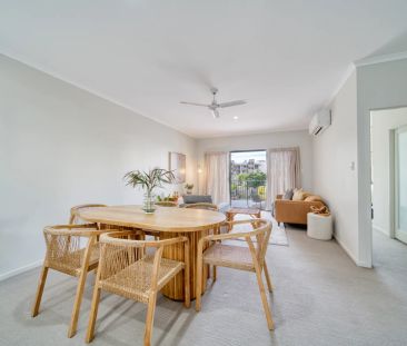 Spacious Coastal Townhouse in Exclusive Gated Community - Photo 3