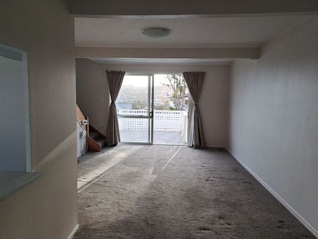 Great View! Split-Level 2 Bedroom House with Study - Photo 5