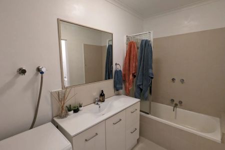 RENOVATED TWO-BEDROOM APARTMENT WITH STUNNING BAY VIEWS! - Photo 3