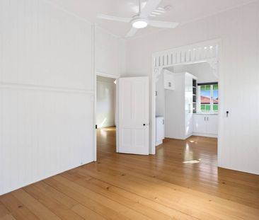 Perfect Queens park Cottage - Photo 2
