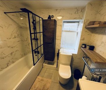 1 bedroom in a flat share to rent - Photo 6