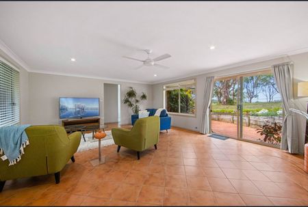 Spacious Secluded Villa - Photo 4