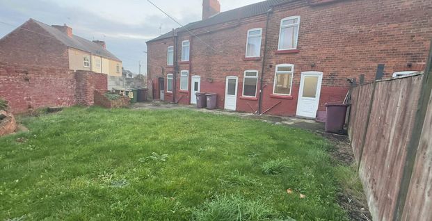 Flaxpiece Road, Clay Cross, Chesterfield, S45 9HB - Photo 1