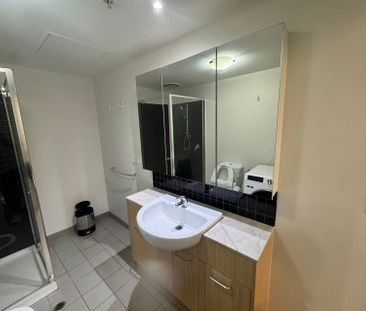 Furnished Double-Storey 2-Bedroom Apartment with Study – CBD Living! - Photo 6