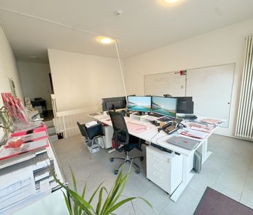 Helle Wohnung auf zwei Ebenen mit eigenem Keller und Außenstellplatz - Photo 1