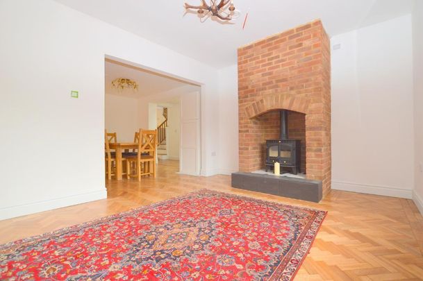 6 bedroom detached house to rent - Photo 1