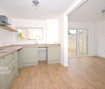 3 bedroom end of terrace house to rent - Photo 5