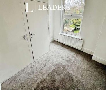 Hawthorn Bank, Spalding, Lincolnshire, PE11 - Photo 3