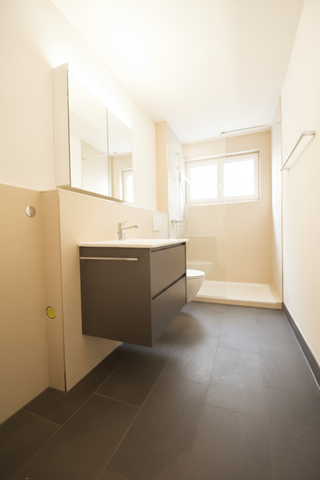 Helle, frisch renovierte 4-Zimmerwohnung mit Balkon und moderner Ausstattung - Foto 4