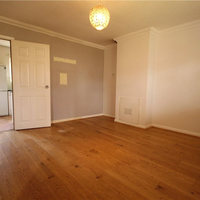 Cypress Road, Guildford, Surrey, GU1 1NB - Photo 1