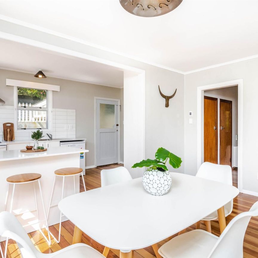 102 Helston Road, Paparangi - Photo 1