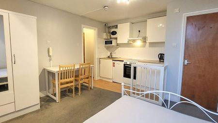 Studio Flat, High Street, N8 - Photo 5