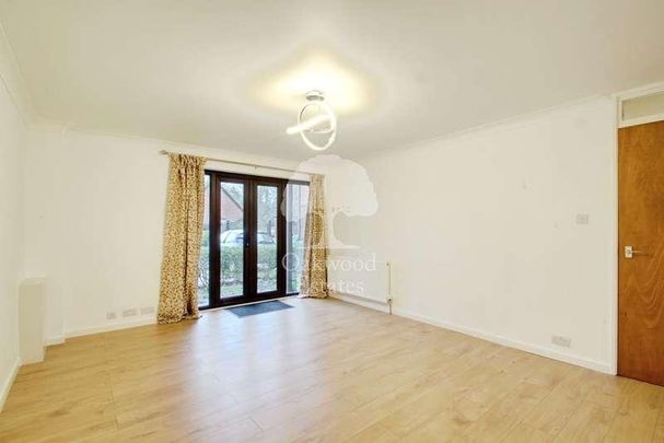 The Oaks, Moormede Crescent, Staines-upon-thames, TW18 - Photo 1