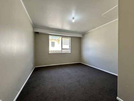 2-Bedroom Flat in Newlands - Photo 2