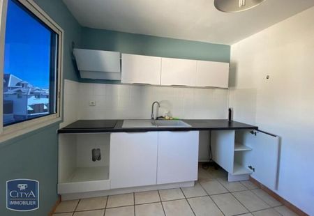 Location Appartement 3 pièces 77m² ST DENIS 97400 - Photo 3