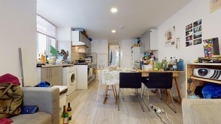 4 bedroom flat to rent - Photo 3