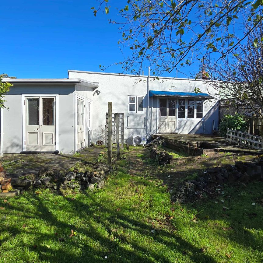 3 bedroom duplex home on large site - Photo 1