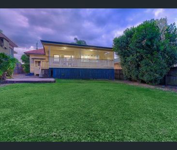 Fantastic Low-Set Home with Ensuite & Entertainer's Deck - Photo 4