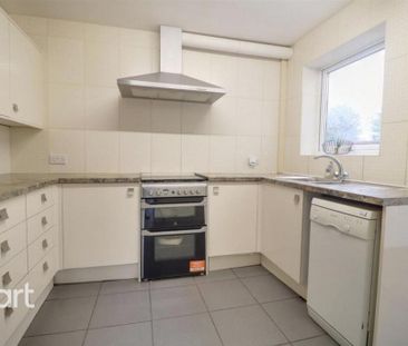 1 bedroom in a house share to rent - Photo 2