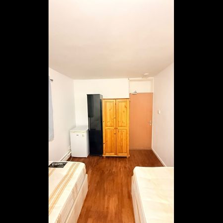 Room in a Shared Flat, Mildura Court, N8 - Photo 4
