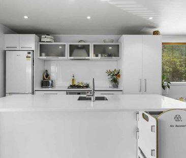 3 Bedroom with Sleepout! - Photo 4