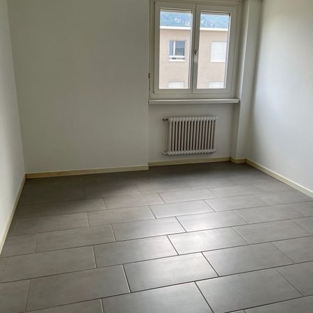 Rent a 2 ½ rooms apartment in Mendrisio - Photo 3