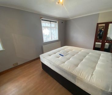 2 bedroom end of terrace house to rent - Photo 3