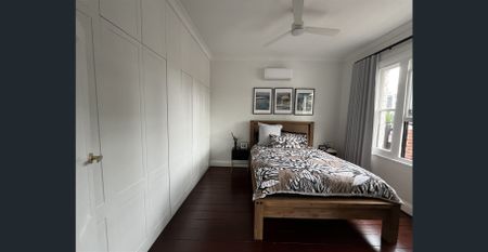 Location! Location! - Photo 4