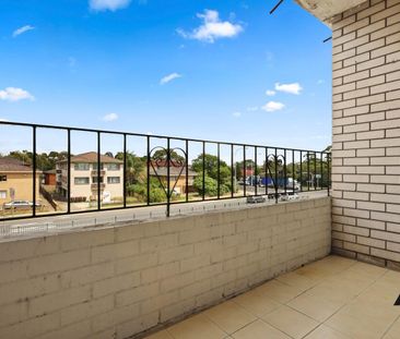 Updated Second Floor Apartment - Photo 5