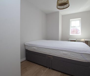 6 bedroom end of terrace house to rent - Photo 3