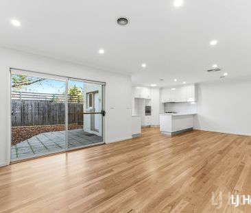 Immaculate 3 bedroom townhouse - Photo 2