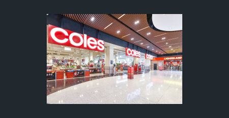 Modern & Spacious 3 Bedroom Apartment with Double Garage in the Portofino Building – Perfect for Family Living - Photo 5