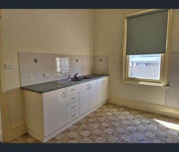 2/8 Bartlett Street, Cowra, NSW 2794 - Photo 2