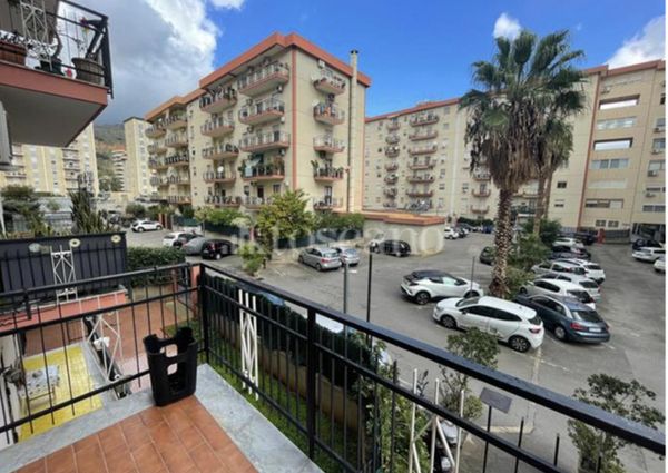 Casa a Palermo in via Giacomo Besio