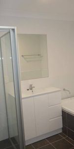 3 BEDROOM TOWNHOUSE - Photo 4