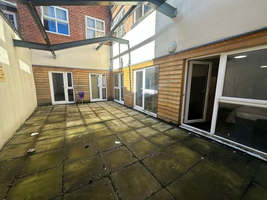 Studio Flat, Halley House, NG1 - Photo 1