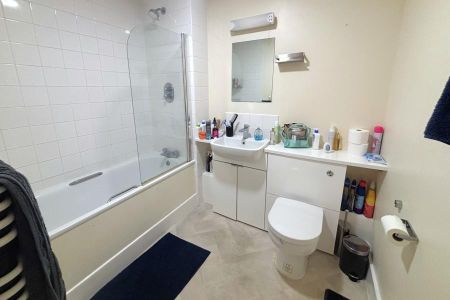 2 bedroom apartment to rent - Photo 5