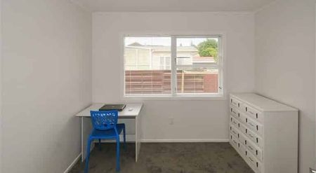 Quiet cul-de-sac living - Photo 2