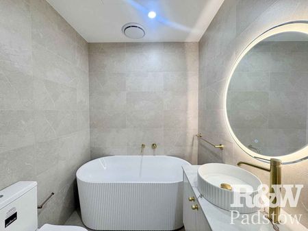 Luxury Living in a Feature-Packed Apartment in a Prime Location - Photo 5