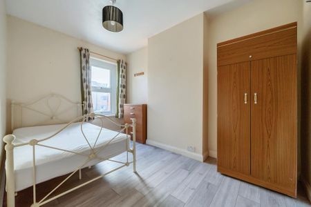 4 bedroom terraced house to rent - Photo 4