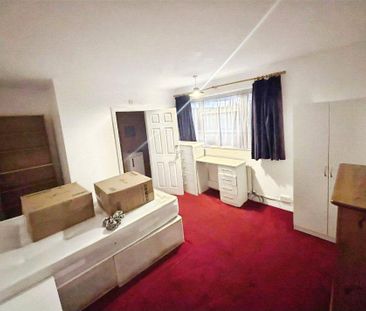 5 bedroom end of terrace house to rent - Photo 2