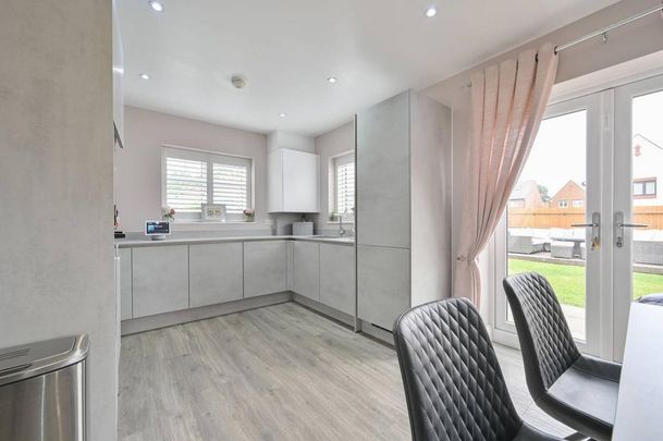 3 bedroom semi-detached house to rent - Photo 1
