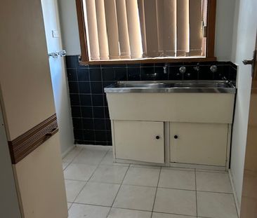 Centrally located family home! - Photo 6