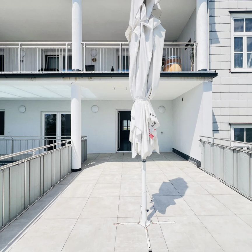 Moderne Terrassenwohnung mit privatem Liftzugang & Wunschküche im Herzen der Stadt - Foto 1