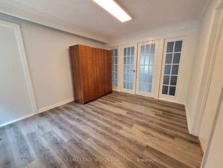 For Lease - 124 Major Mackenzie Drive Unit# Main, Richmond Hill, Ontario - Photo 2