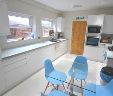 1 bedroom Flat To Let - Photo 2