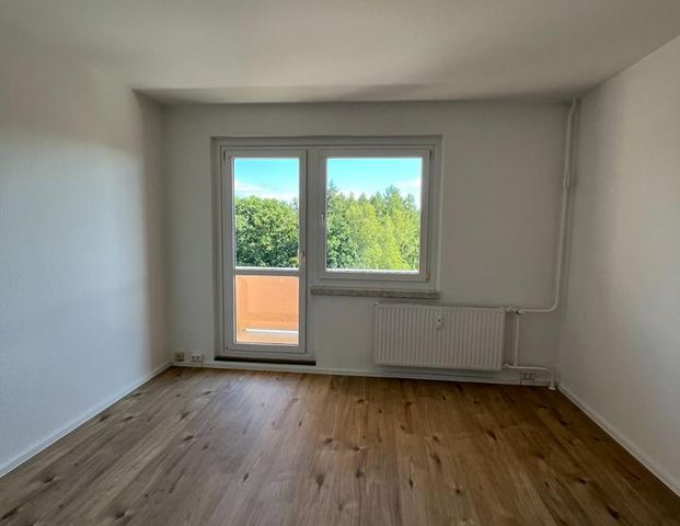 MODERNES WOHNEN IM GRÜNEN - 3 Zimmer mit EBK & Balkon - Foto 1