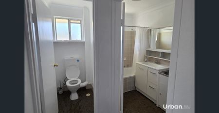 Freshly painted, very clean and well presented 2-bedroom unit - Photo 3